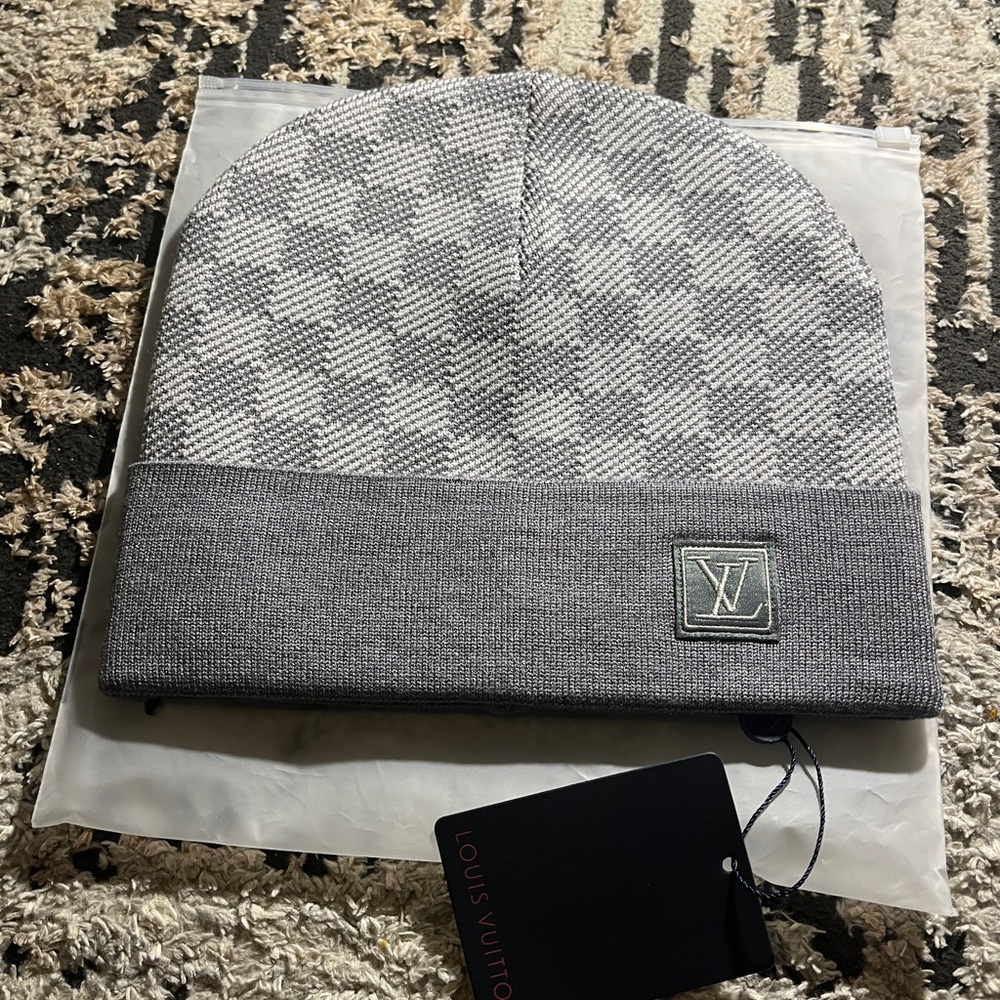 Louis Vuitton LV Patch Knit Beanie Gray New w/ Tags
